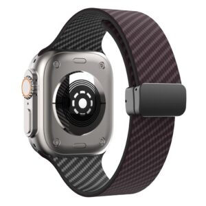 Apple Watch 49/46/44/42mm Silikonarmband med kolfibermönster - Mörkbrun/Svart