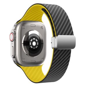 Apple Watch 42/41/40/38mm Silikonarmband med kolfibermönster - Svart/Gul