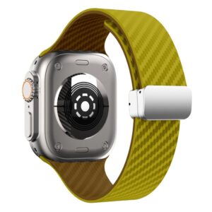 Apple Watch 49/46/44/42mm Silikonarmband med kolfibermönster - Gul/Brun