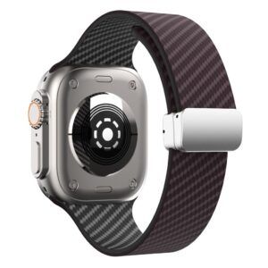 Apple Watch 49/46/44/42mm Silikonarmband med kolfibermönster - Mörkbrun/Svart
