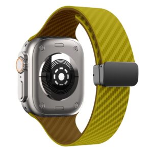 Apple Watch 49/46/44/42mm Silikonarmband med kolfibermönster - Gul/Brun
