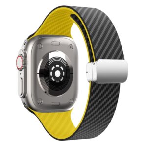 Apple Watch 42/41/40/38mm Silikonarmband med kolfibermönster - Svart/Gul